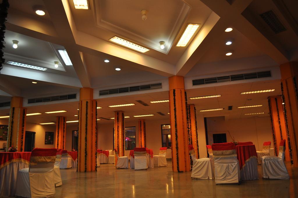 Hotel Maruti Mandapam Jabalpur Exterior foto